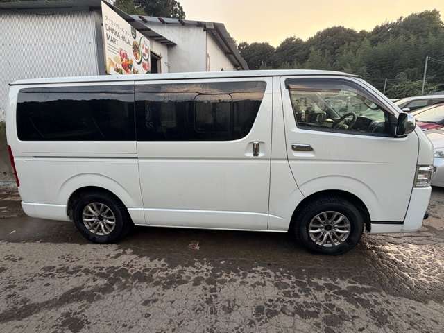 Toyota Hiace Van 3