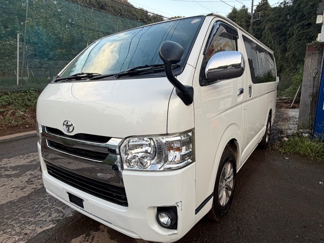 Toyota Hiace Van 4