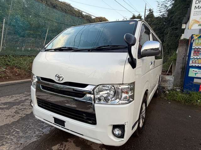 Toyota Hiace Van 5