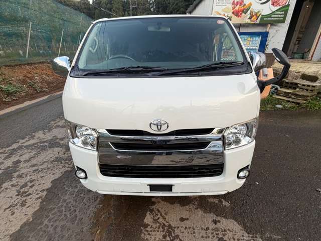 Toyota Hiace Van 6