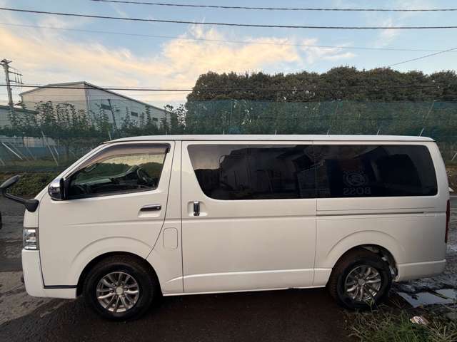 Toyota Hiace Van 9