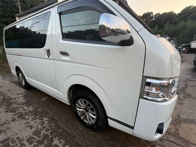 Toyota Hiace Van 10