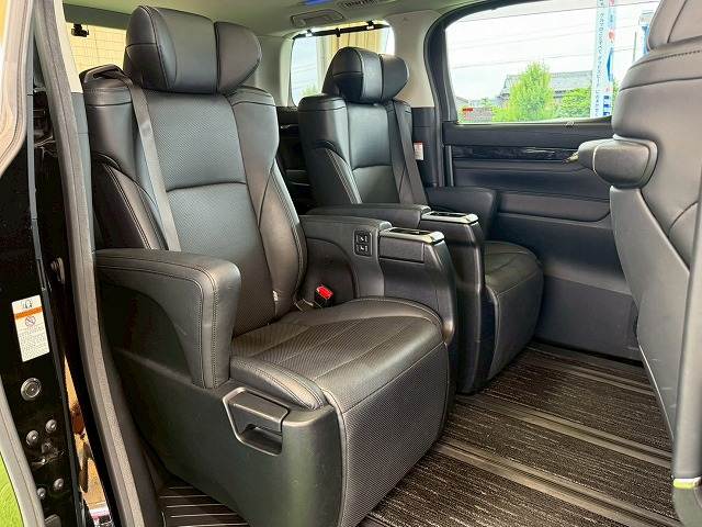 Toyota Vellfire 11