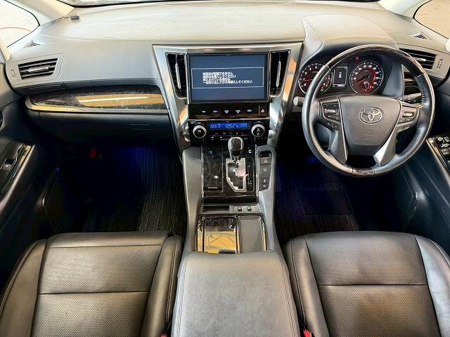 Toyota Vellfire 2