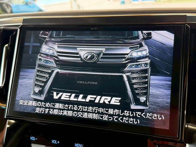 Toyota Vellfire 3
