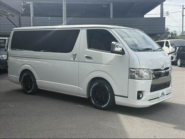 Toyota Hiace Van 11