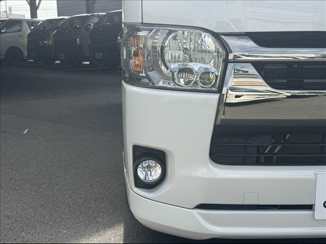 Toyota Hiace Van 5