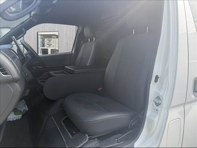 Toyota Hiace Van 9