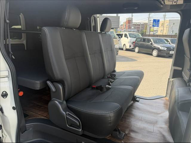 Toyota Hiace Van 10
