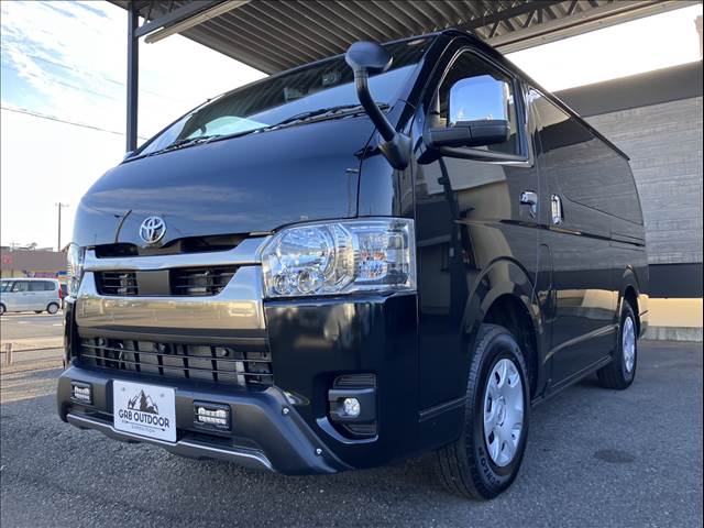 Toyota Hiace Van 12