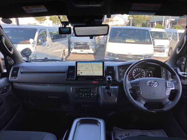 Toyota Hiace Van 4