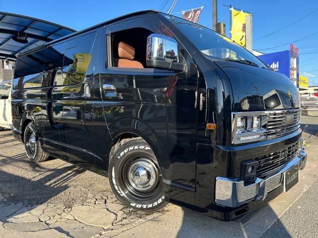 Toyota Hiace Van 7