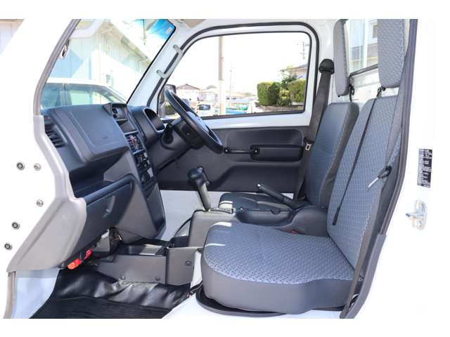Nissan NT100 Clipper 12