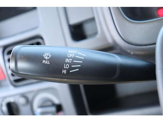 Nissan NT100 Clipper 6