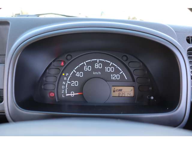 Nissan NT100 Clipper 8