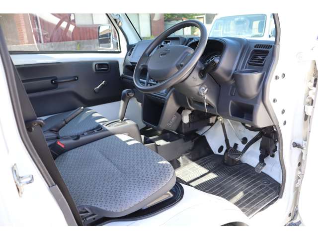 Nissan NT100 Clipper 10