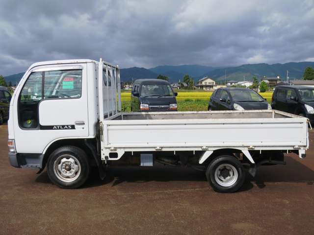 Nissan Atlas 5