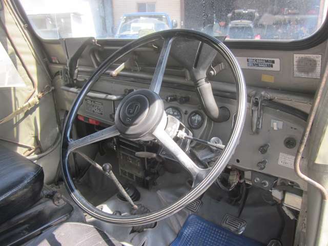 Mitsubishi Jeep 11