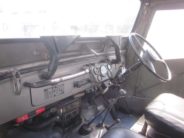 Mitsubishi Jeep 12