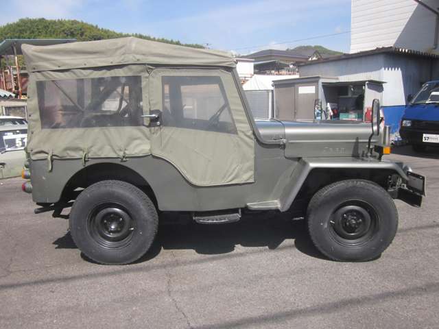 Mitsubishi Jeep 4