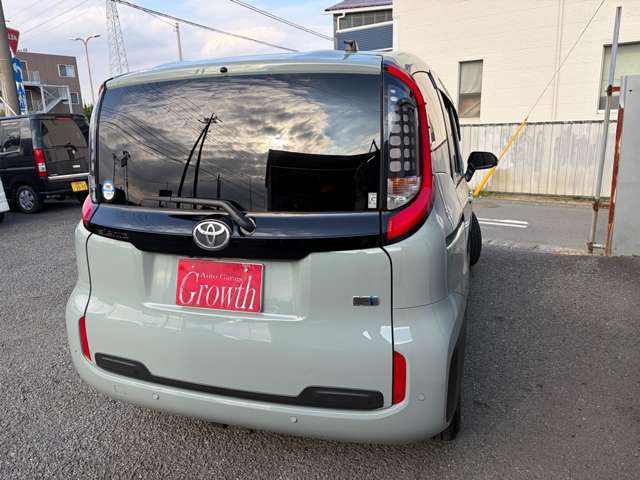 Toyota Sienta 4