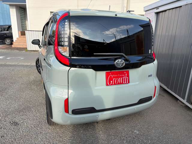 Toyota Sienta 5