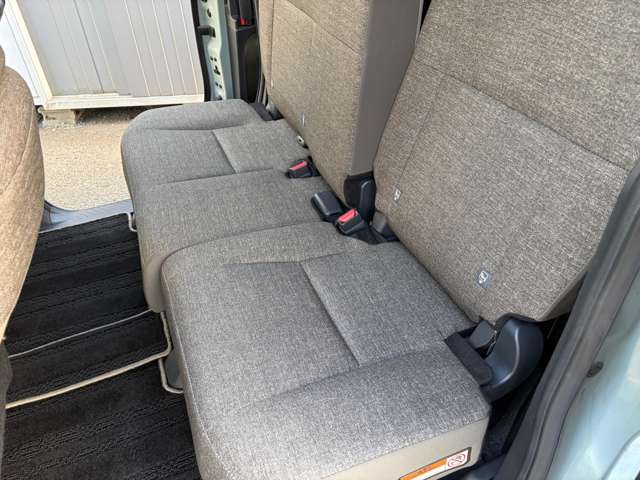 Toyota Sienta 9