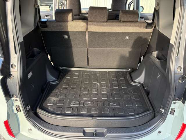 Toyota Sienta 10