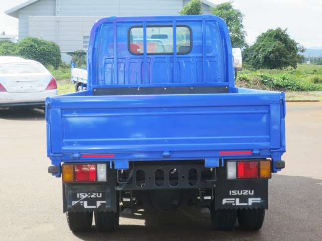 Isuzu Elf 4