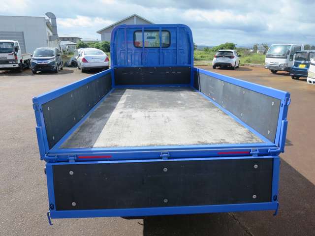 Isuzu Elf 7