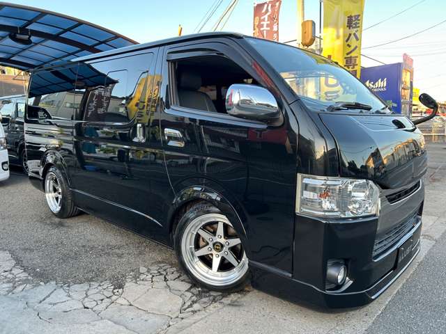 Toyota Hiace Van 3