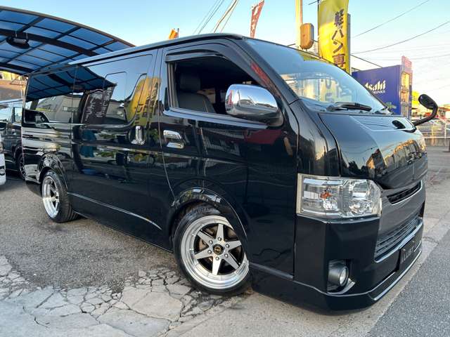 Toyota Hiace Van 5