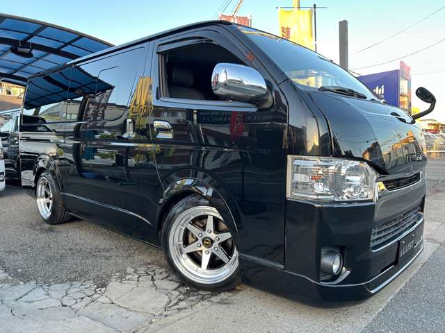 Toyota Hiace Van 7