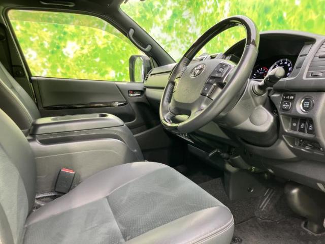 Toyota Hiace Van 8