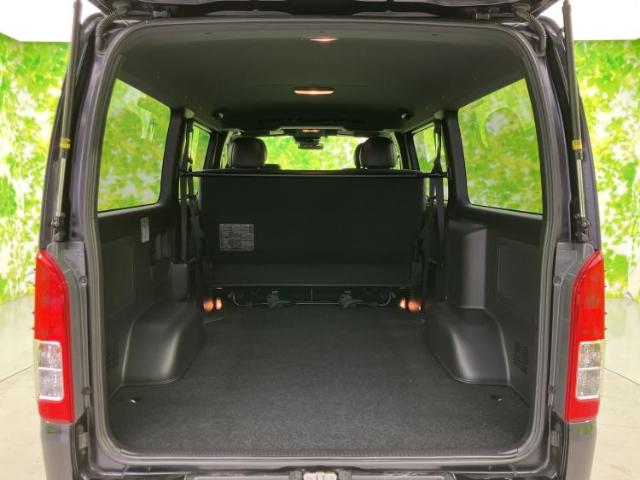 Toyota Hiace Van 11