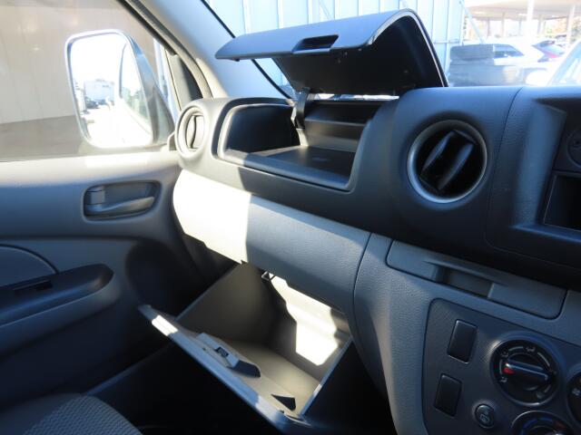 Nissan NV350 Caravan 11