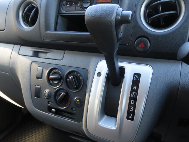 Nissan NV350 Caravan 9