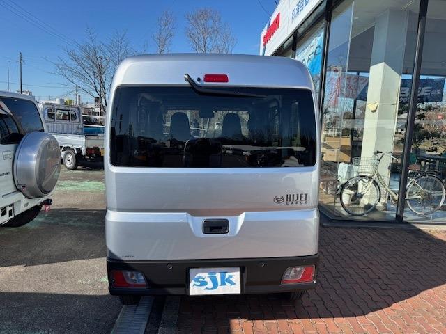 Daihatsu Hijet Cargo 3