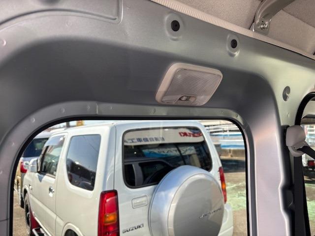 Daihatsu Hijet Cargo 5