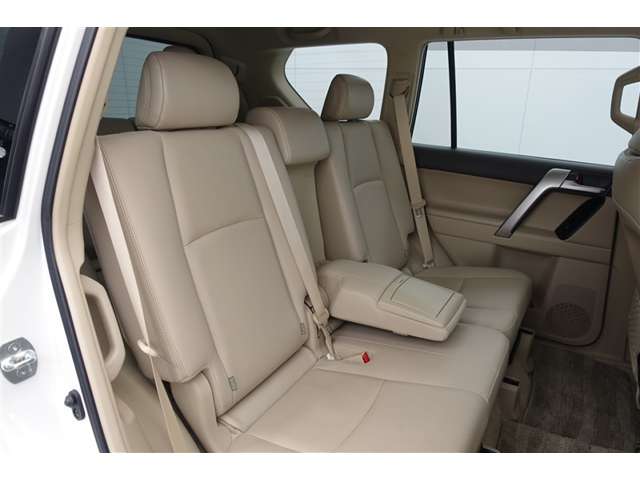 Toyota Land Cruiser Prado 7