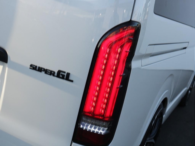 Toyota Hiace Van 11