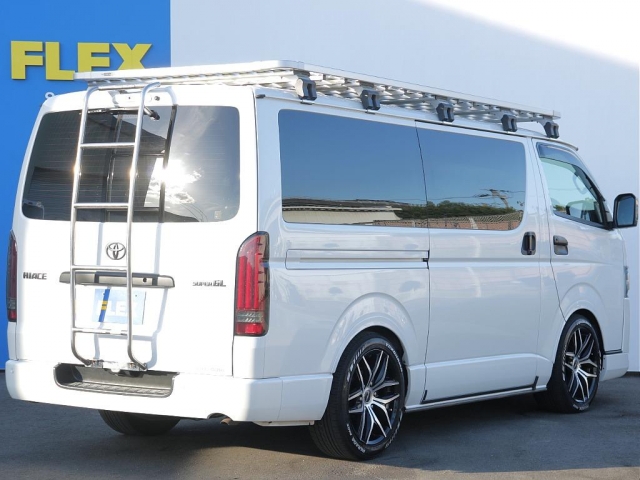 Toyota Hiace Van 7
