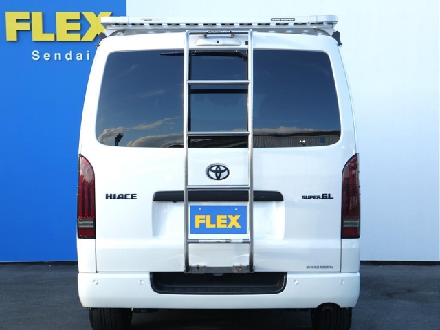 Toyota Hiace Van 8