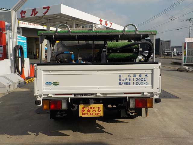 Isuzu Elf 4