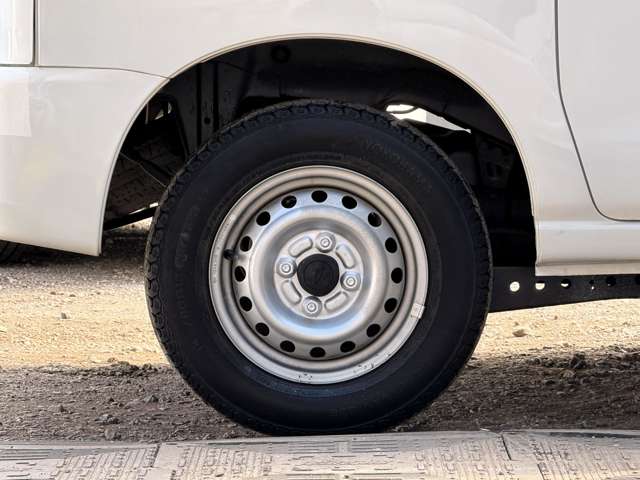 Daihatsu Hijet Cargo 12