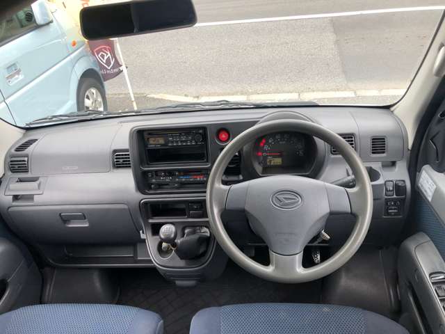 Daihatsu Hijet Cargo 4