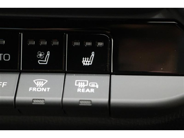 Toyota Crown Crossover 12