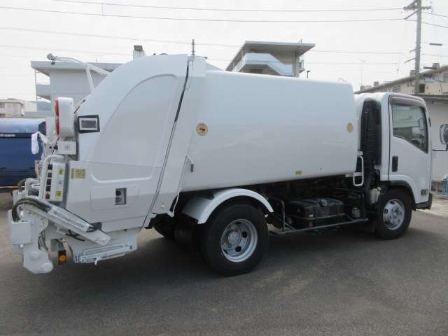Isuzu Elf 3