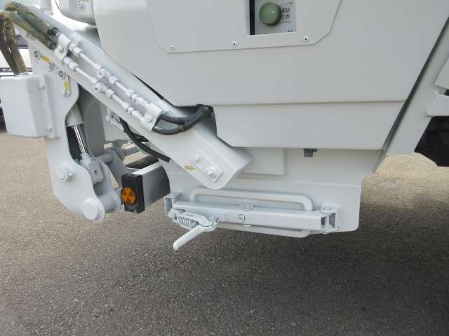 Isuzu Elf 4