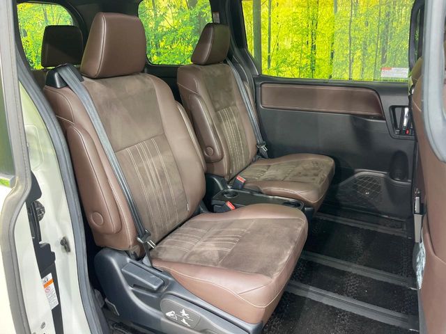 Toyota Esquire 9